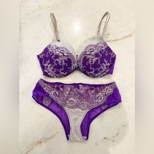 Victoria’s Secret panty & bra set. Size Large.